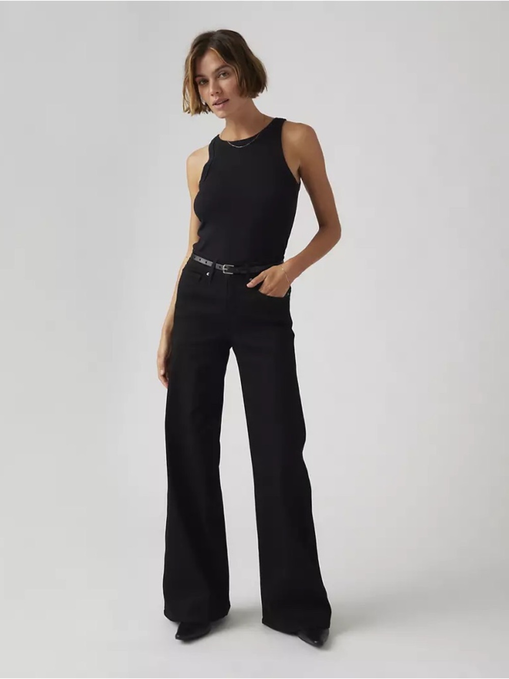 Levi’s 318 Shaping Wide Leg Jeans in Soft Black